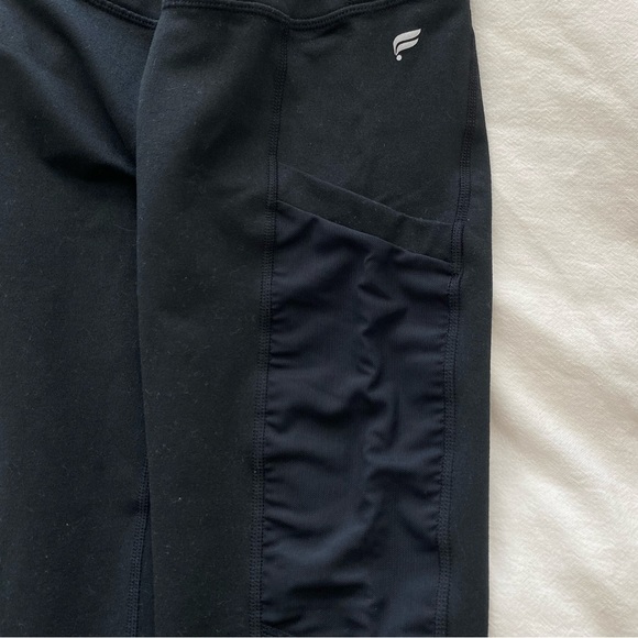 Fabletics black powerhold leggings with pockets - Picture 2 of 2